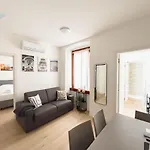 Piazza Della Borsa 3c Tirabora Short Rent Lägenhet