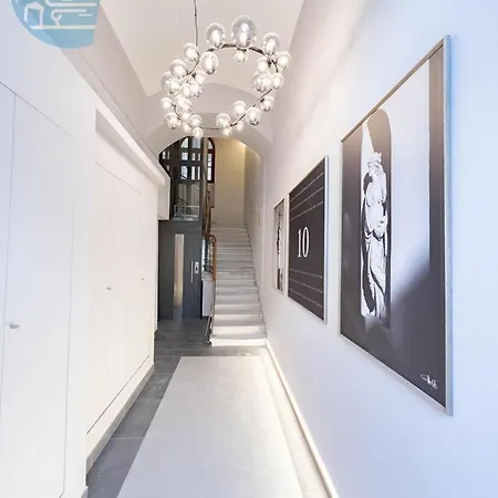 Lägenhet Piazza Della Borsa 3c Tirabora Short Rent Trieste