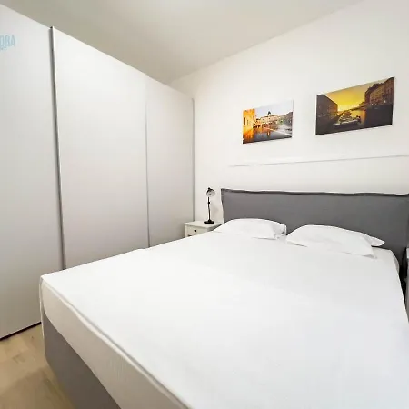 Piazza Della Borsa 3c Tirabora Short Rent Apartamento Trieste